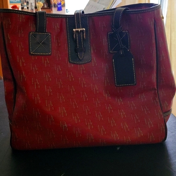 Dooney and Bourke signature 1975 tote - Picture 1 of 4